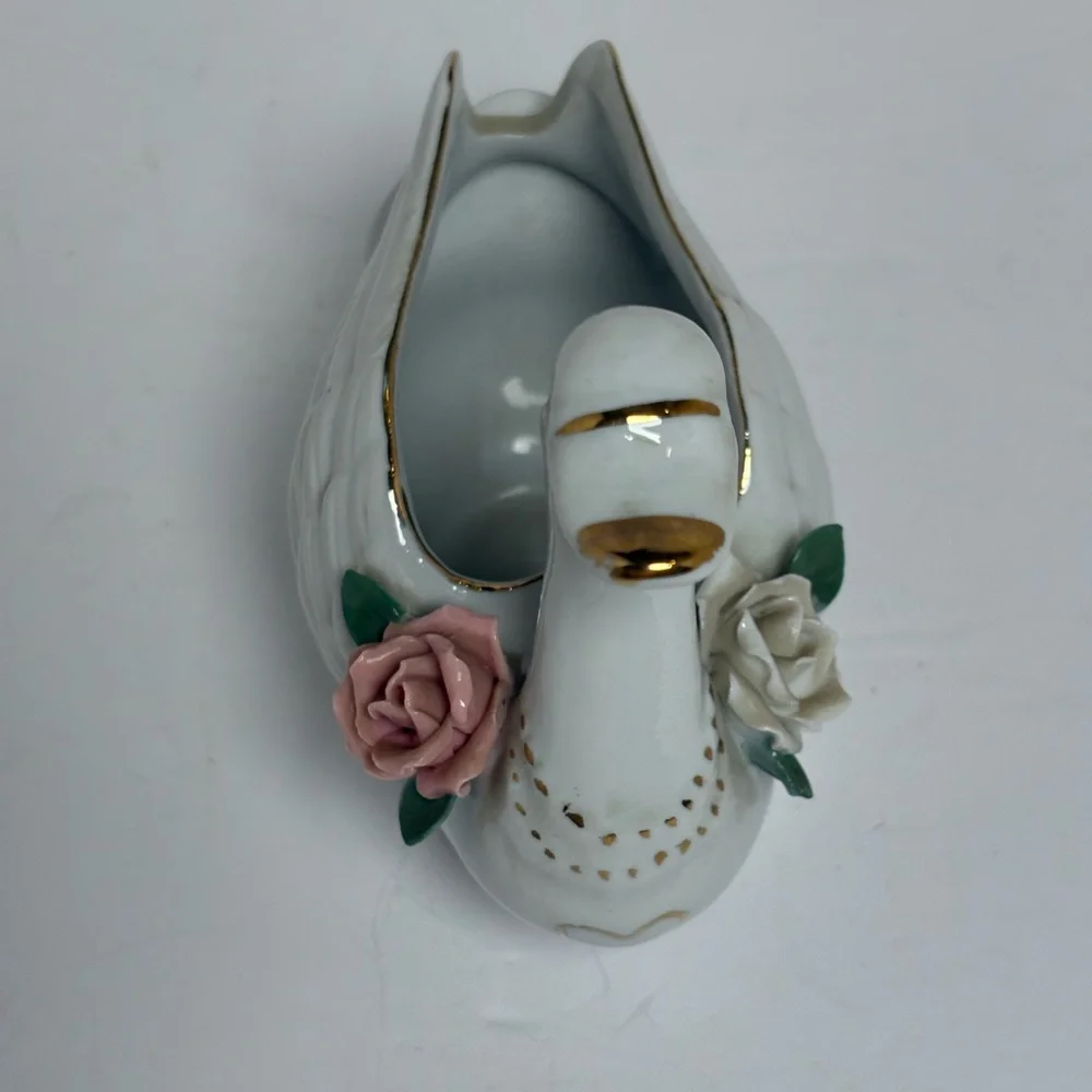 Vintage Elegant Swan Ceramic Vase with Pink Rose Accents